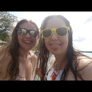 Meet your Posher, Alexis